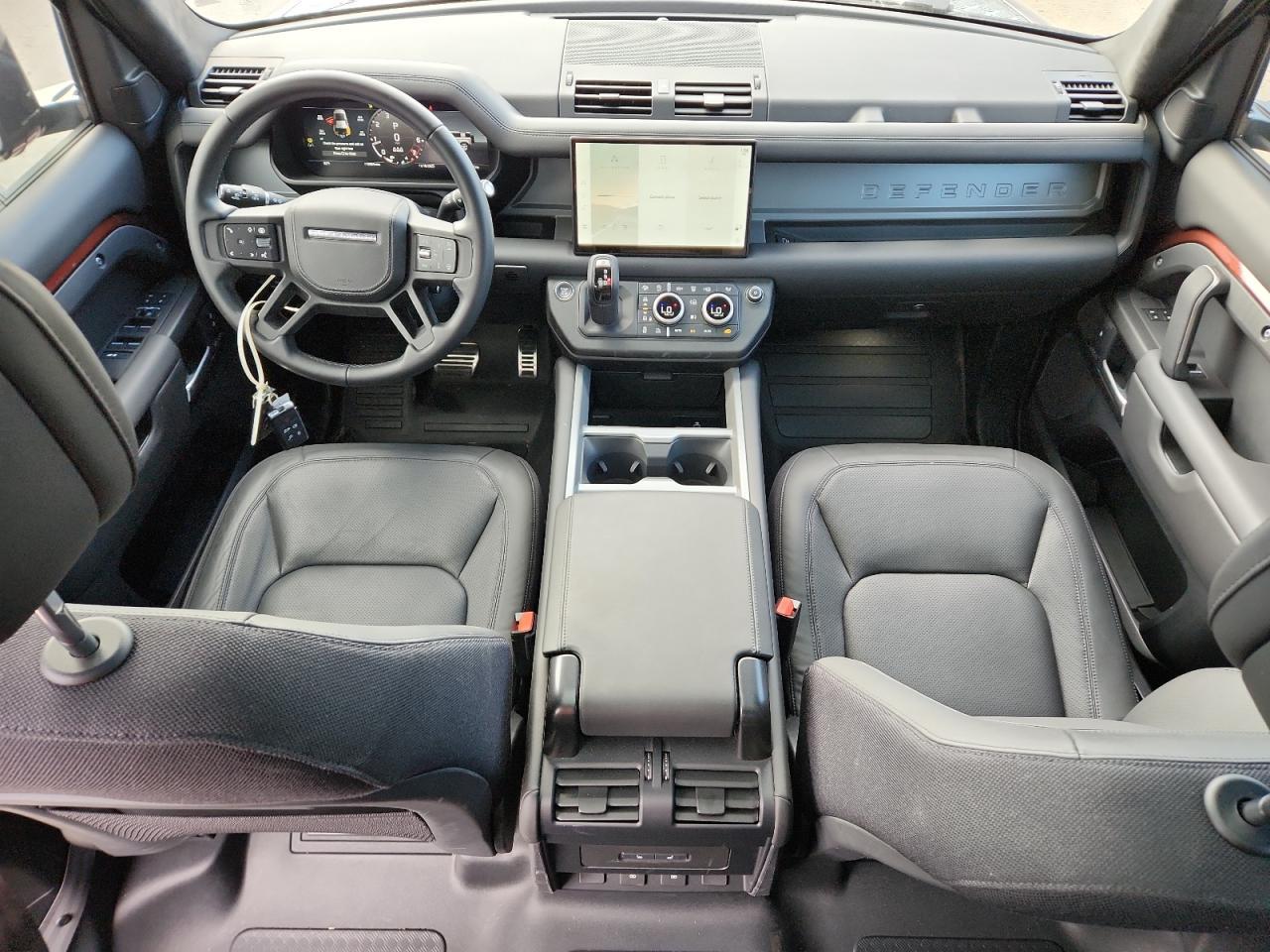 2025 LAND ROVER Defender