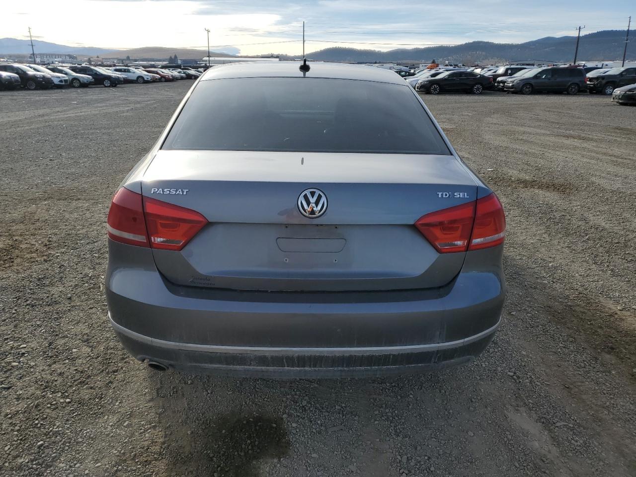 2013 VOLKSWAGEN Passat