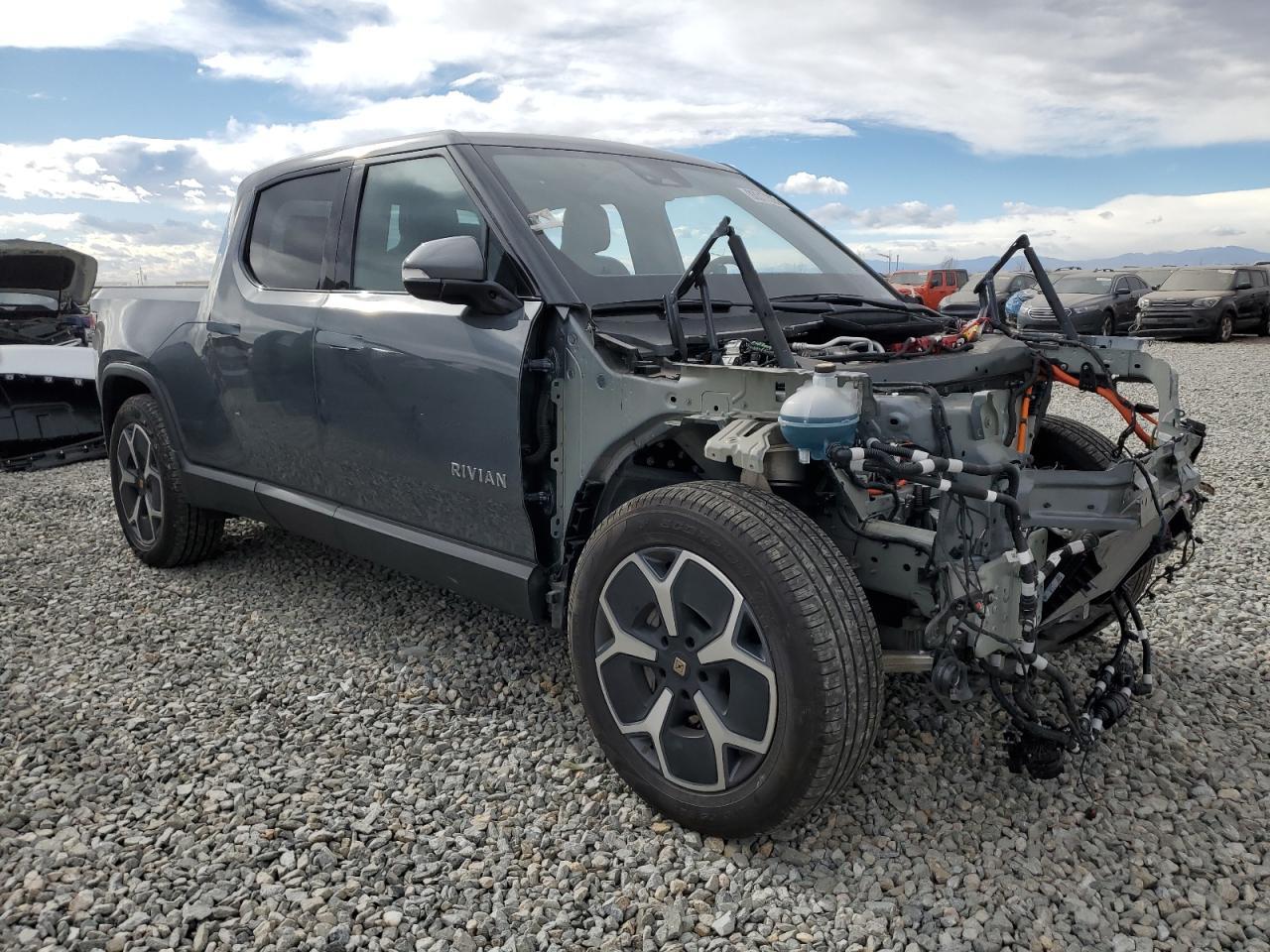 2024 RIVIAN R1t