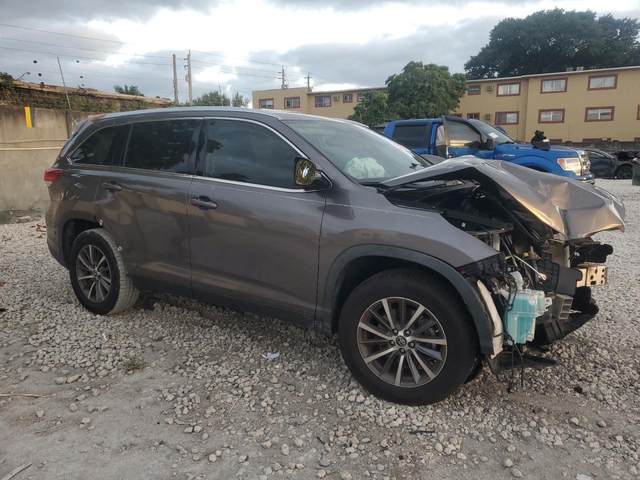 2019 TOYOTA HIGHLANDER