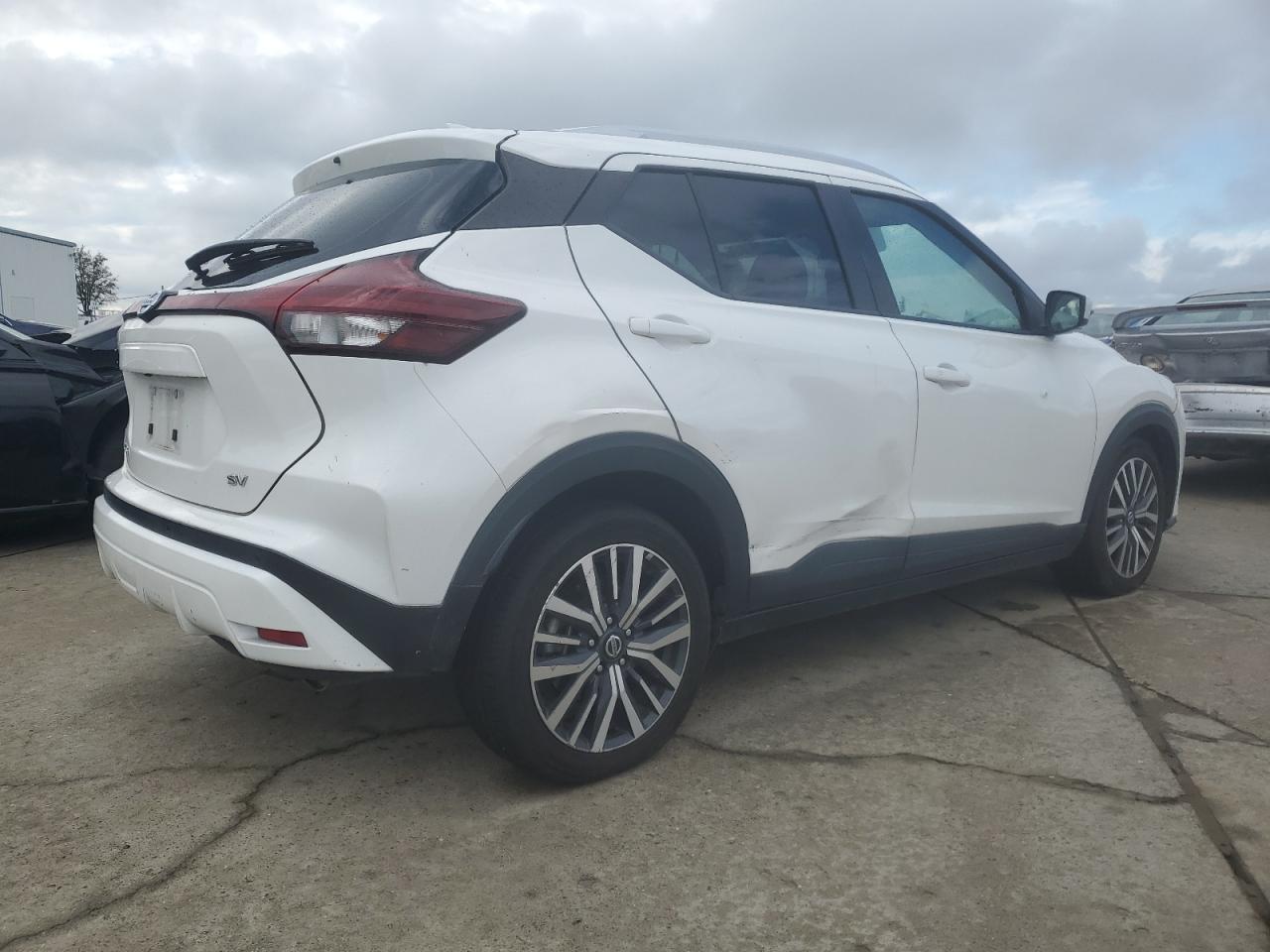 2021 NISSAN KICKS