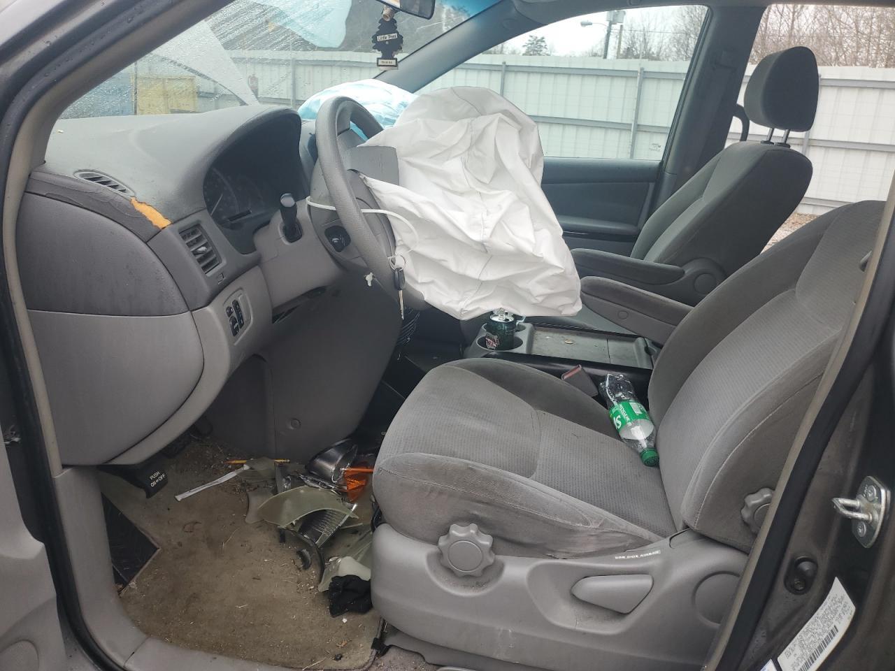 2004 TOYOTA SIENNA