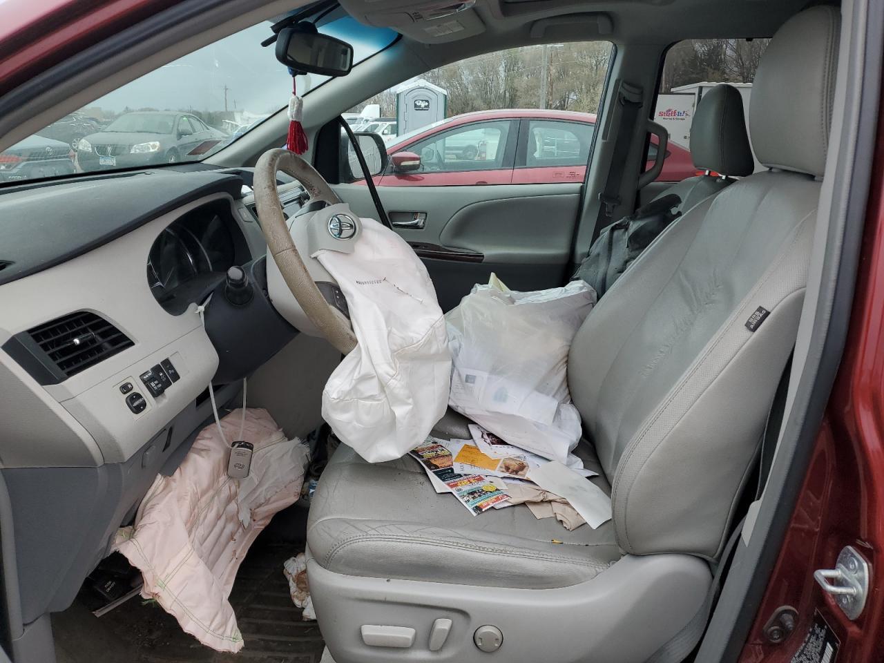 2012 TOYOTA SIENNA