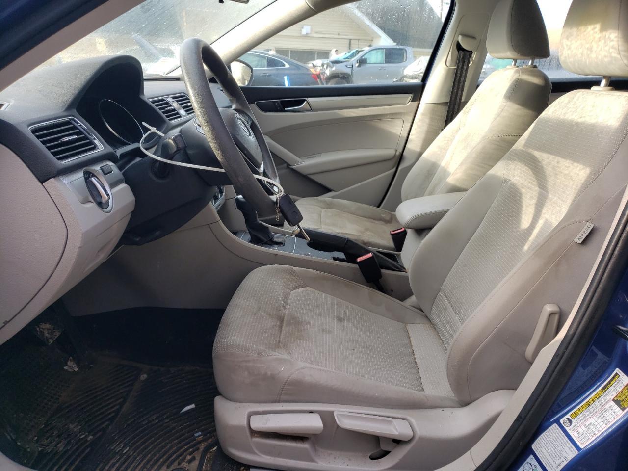 2017 VOLKSWAGEN Passat
