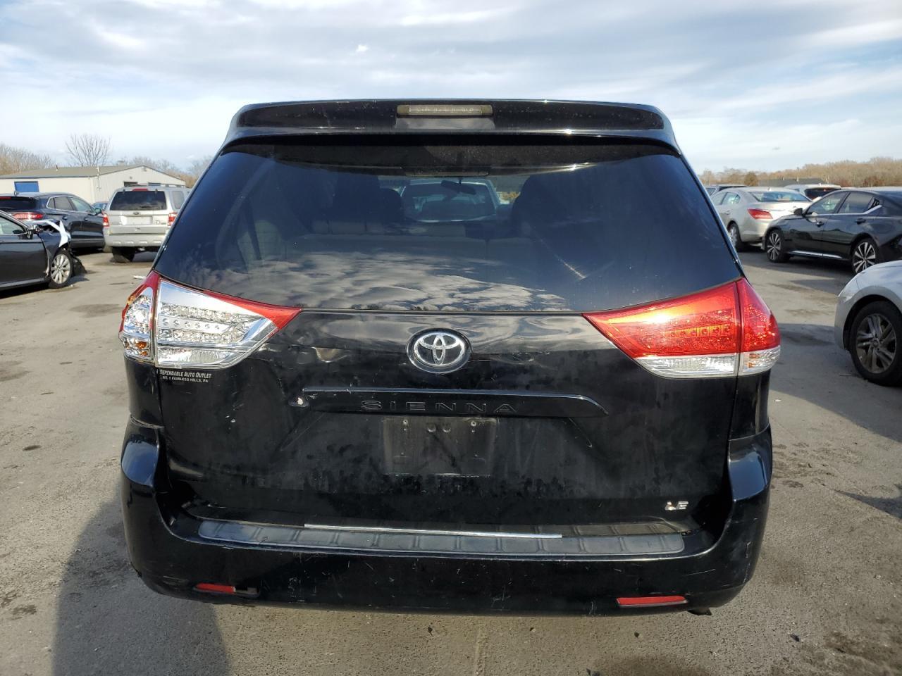 2012 TOYOTA SIENNA
