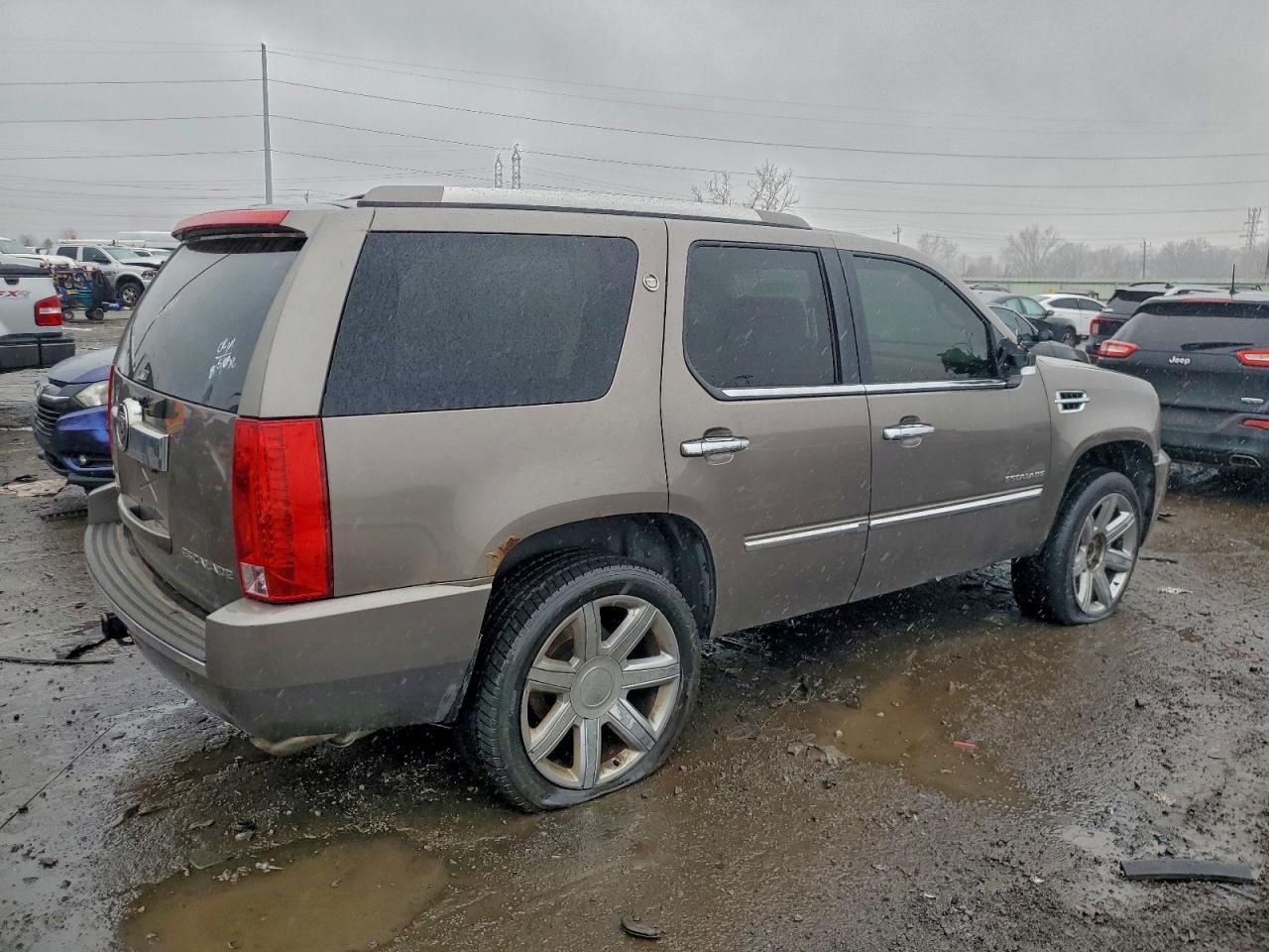 2011 CADILLAC ESCALADE