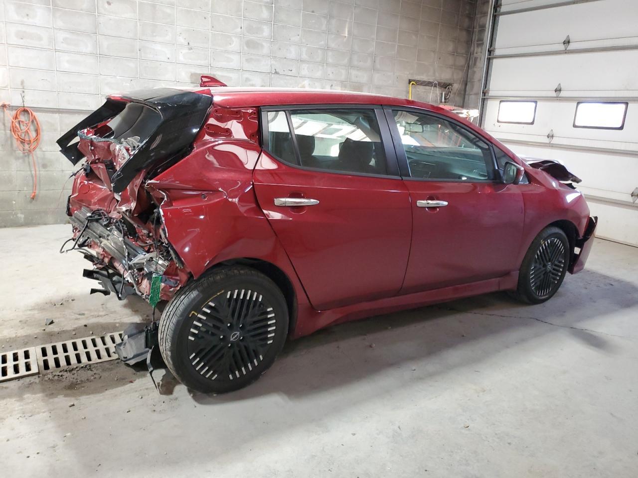 2025 NISSAN LEAF