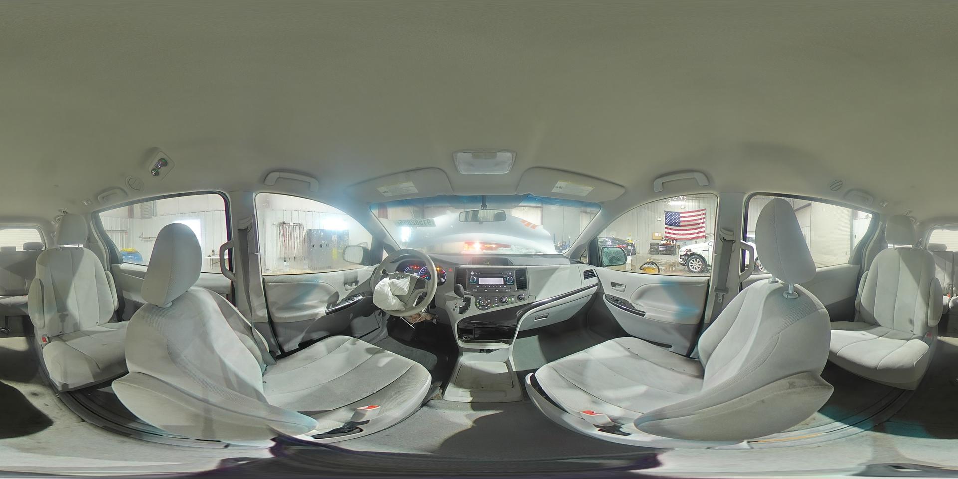 2013 TOYOTA SIENNA