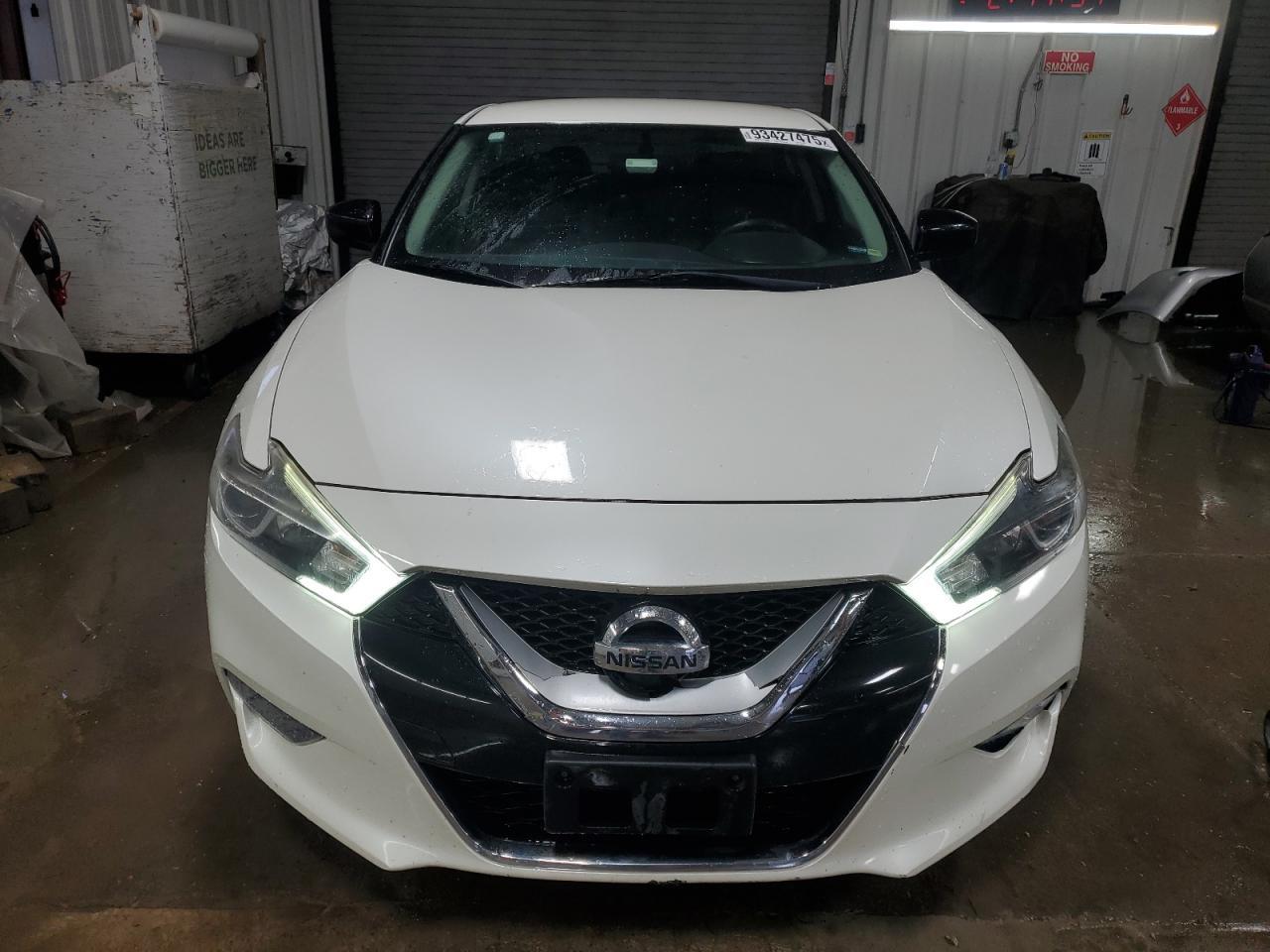 2017 NISSAN Maxima