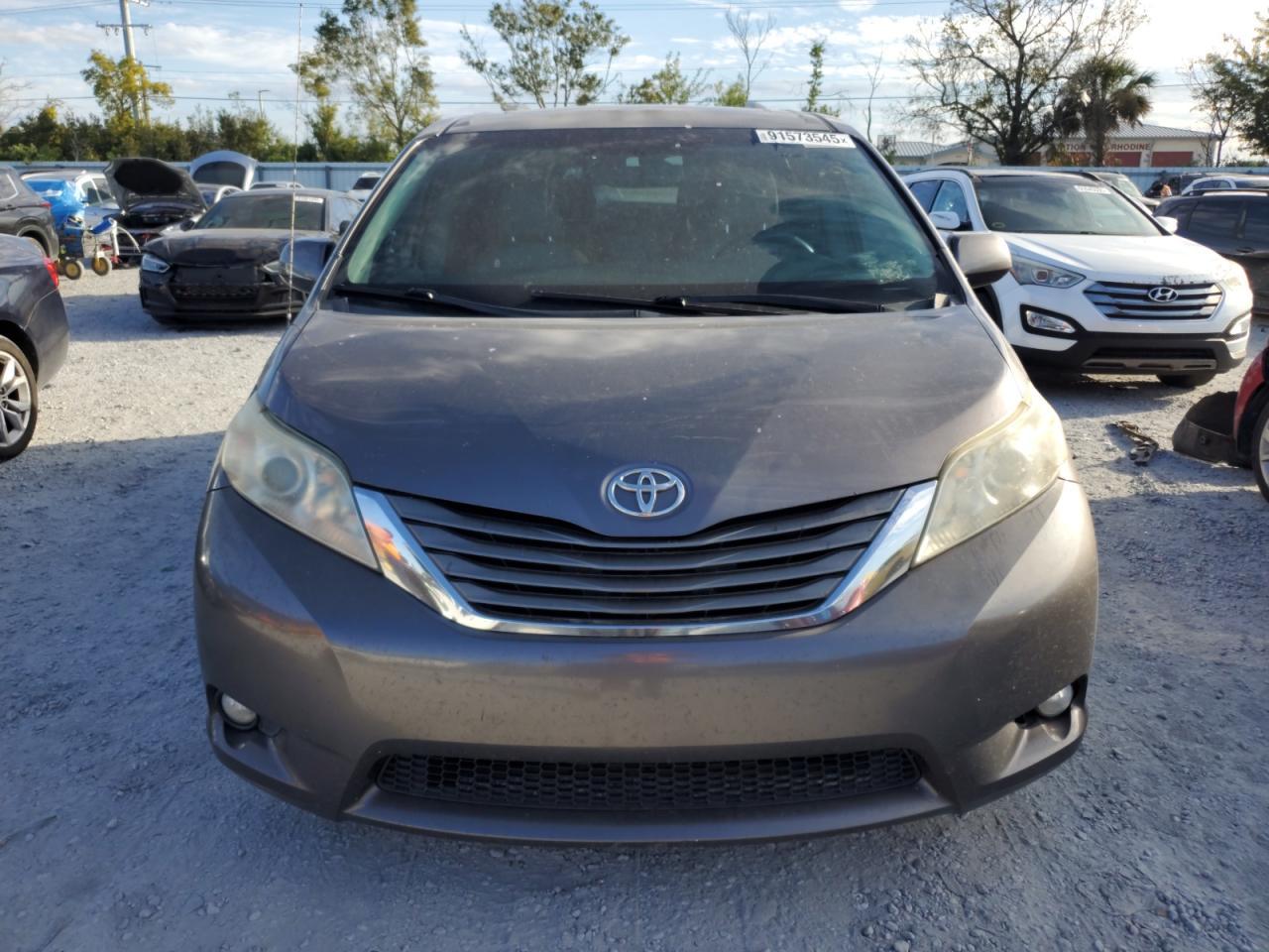 2012 TOYOTA SIENNA