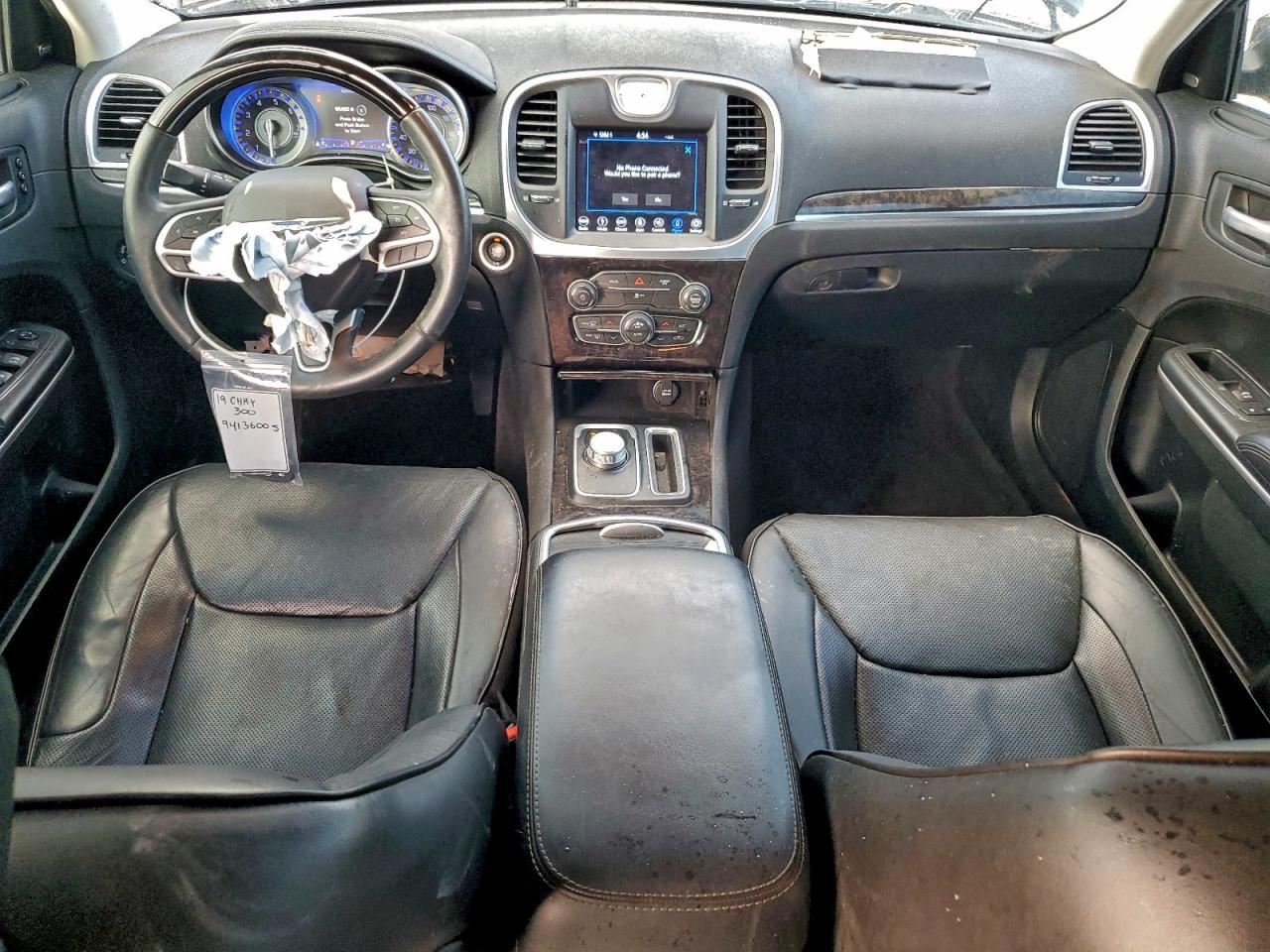 2019 CHRYSLER 300