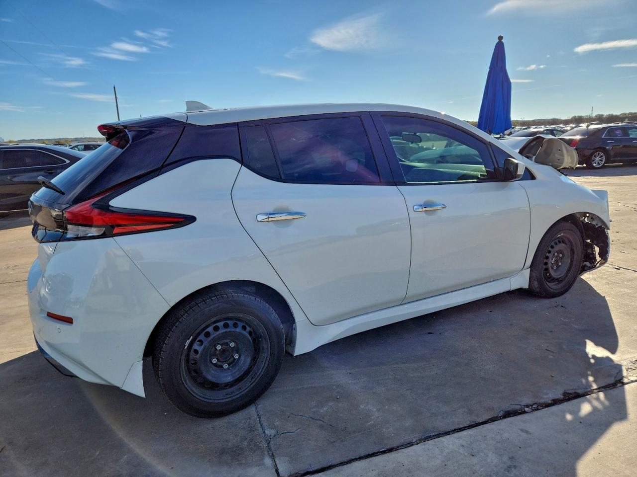2023 NISSAN LEAF