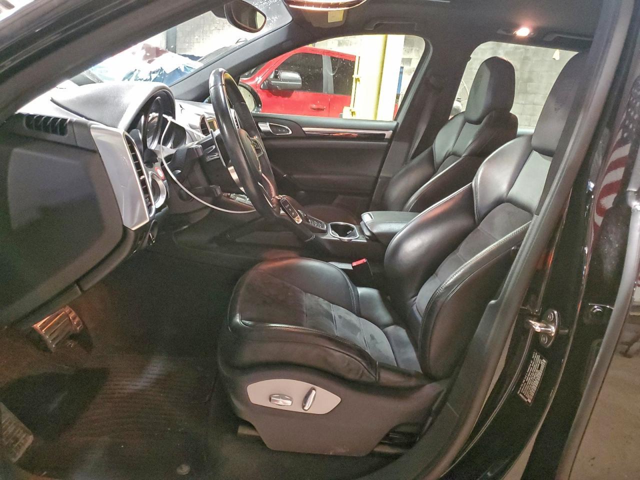 2017 PORSCHE CAYENNE