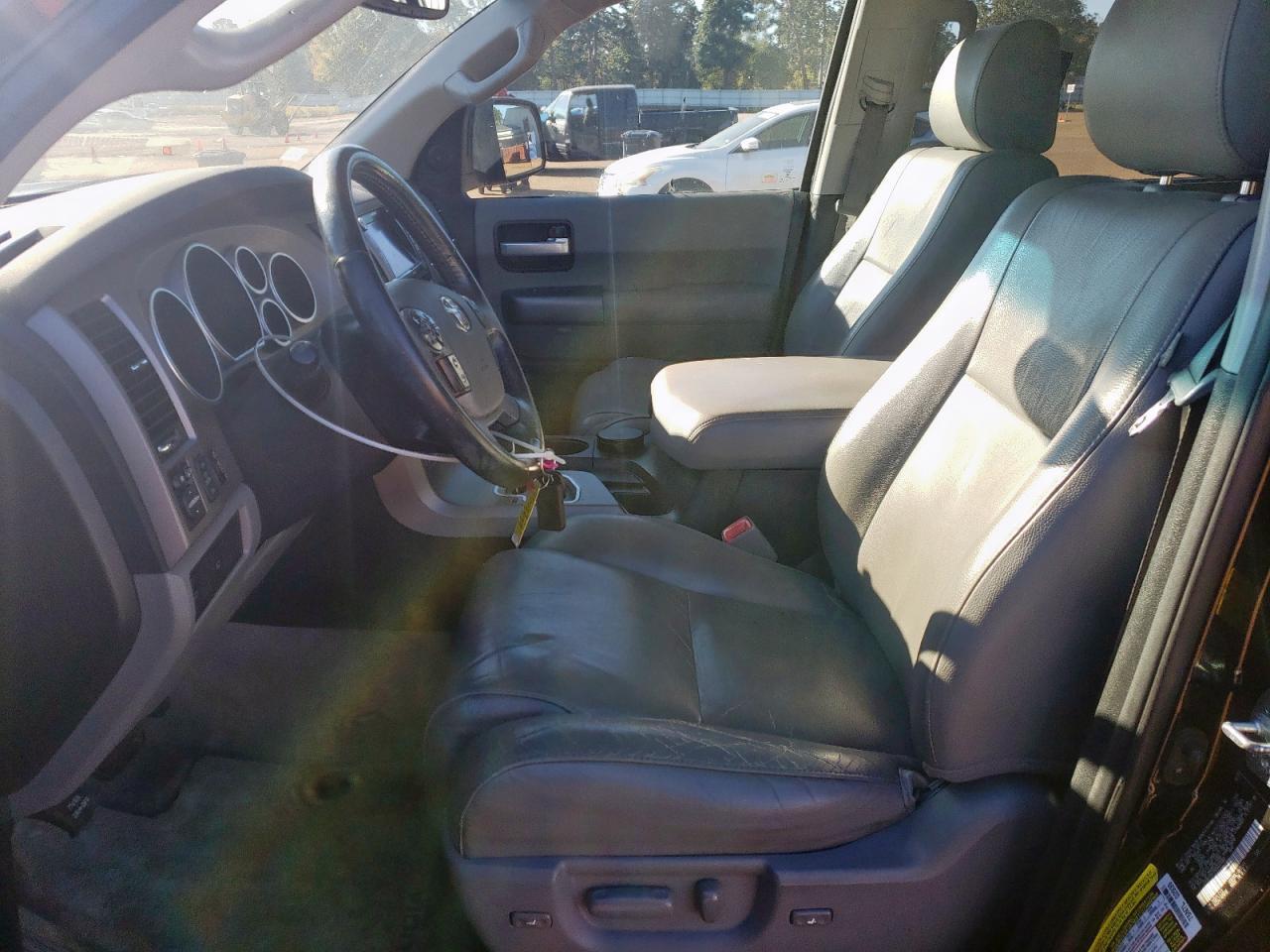 2011 TOYOTA Sequoia