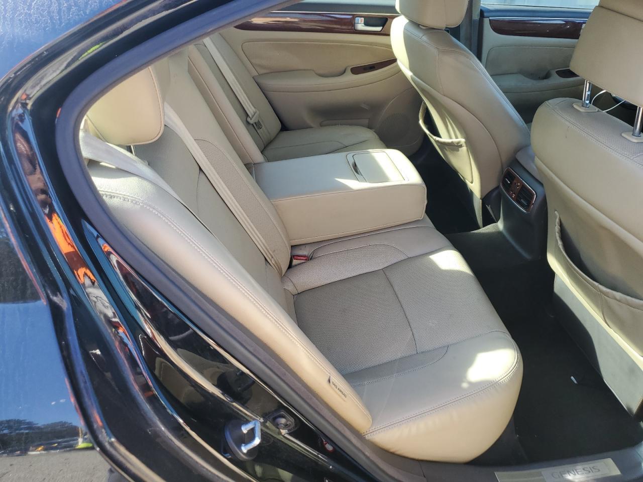 2013 HYUNDAI GENESIS