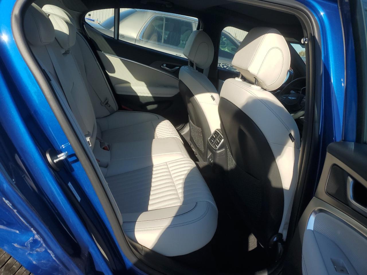 2025 GENESIS G70