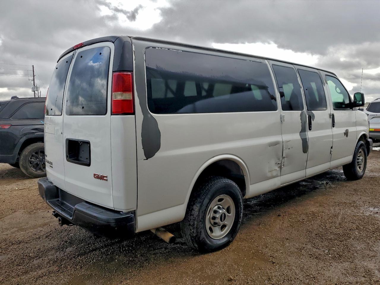 2010 GMC Savana