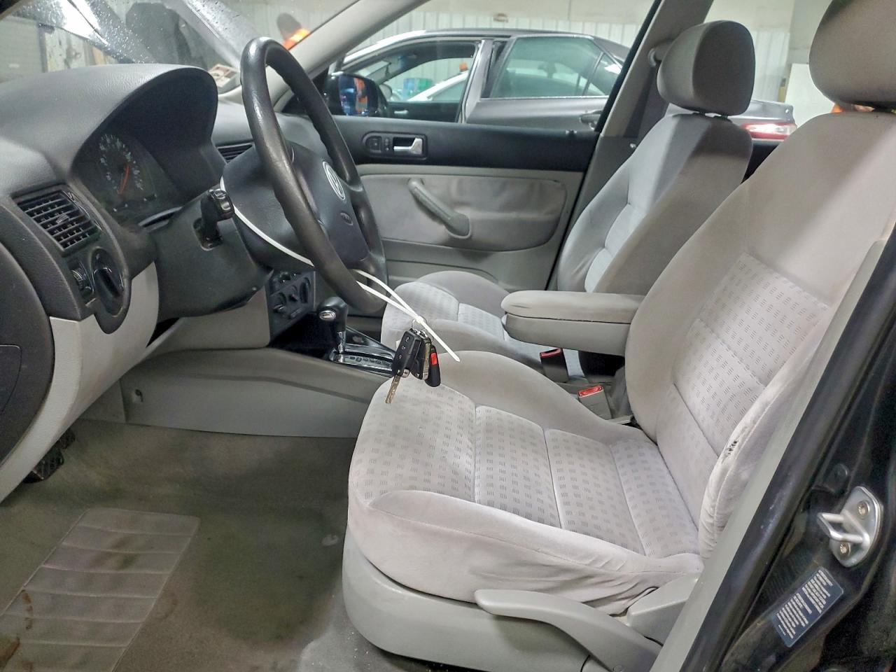 2002 VOLKSWAGEN GOLF