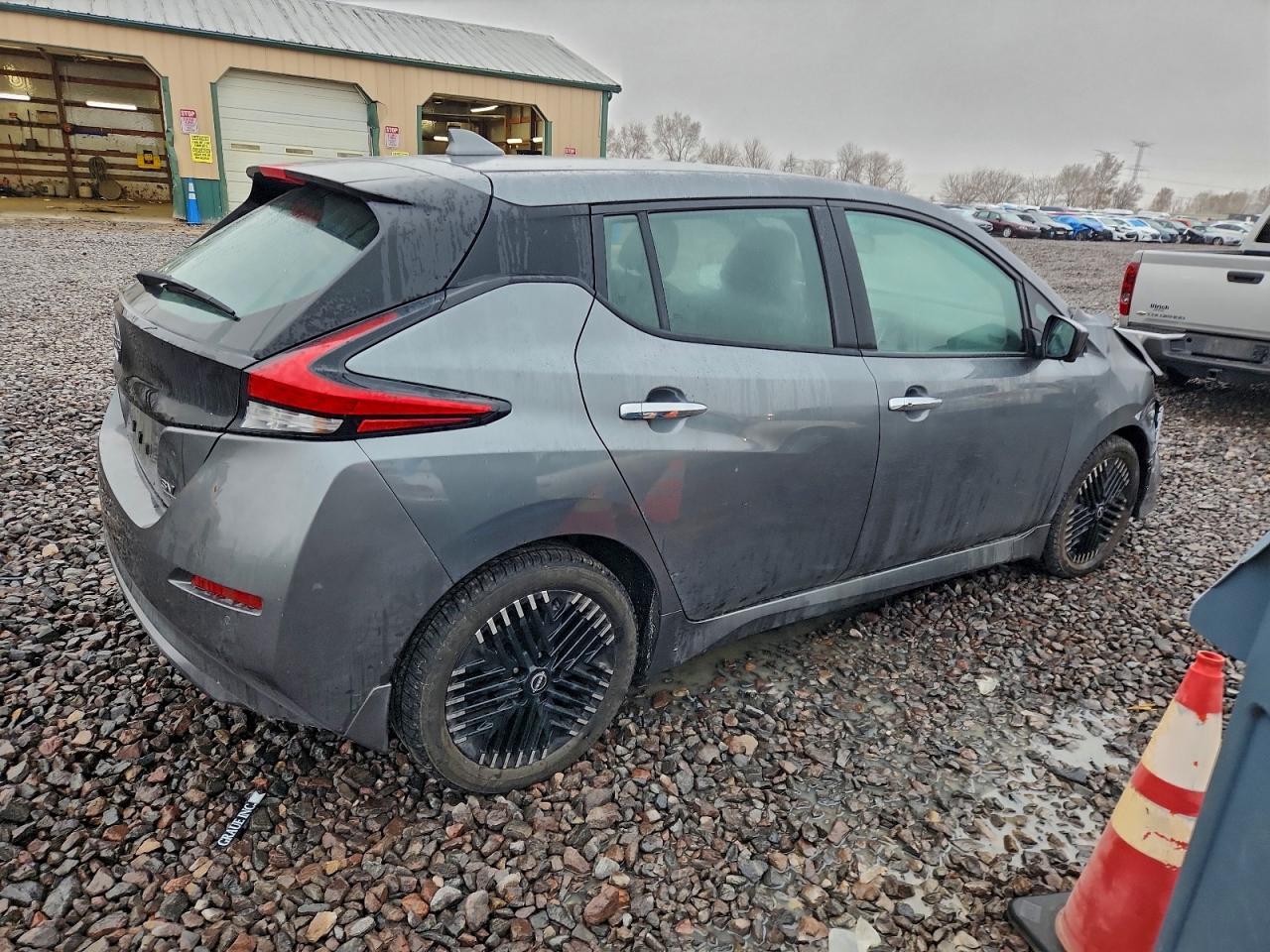 2023 NISSAN LEAF