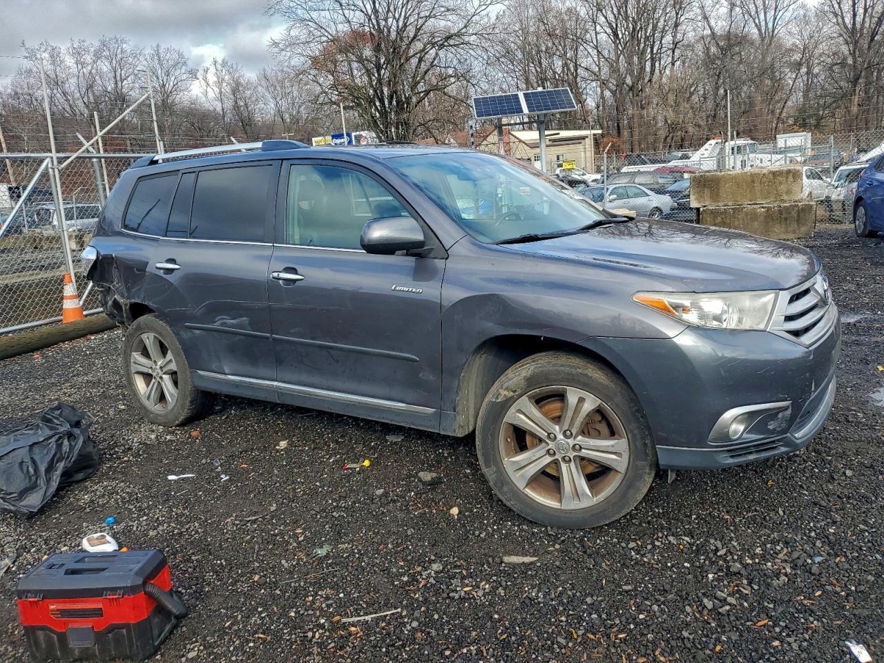 2011 TOYOTA HIGHLANDER