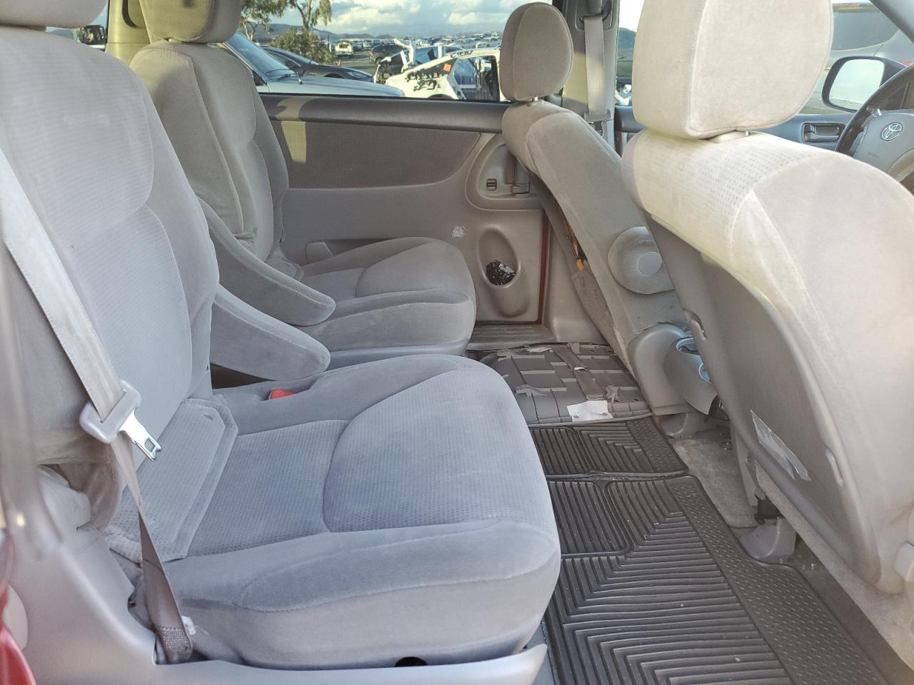 2005 TOYOTA SIENNA