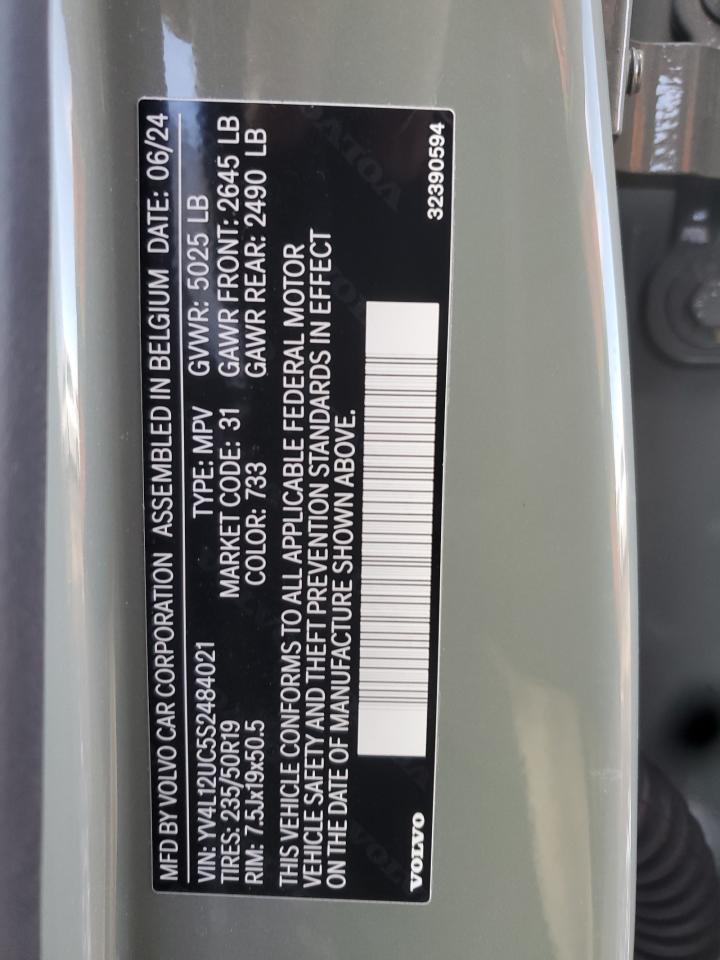 2025 VOLVO XC40