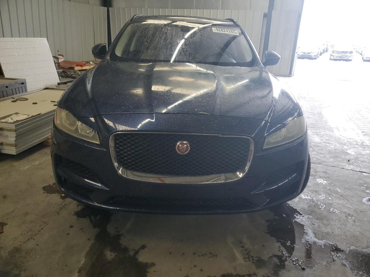 2017 JAGUAR F-Pace