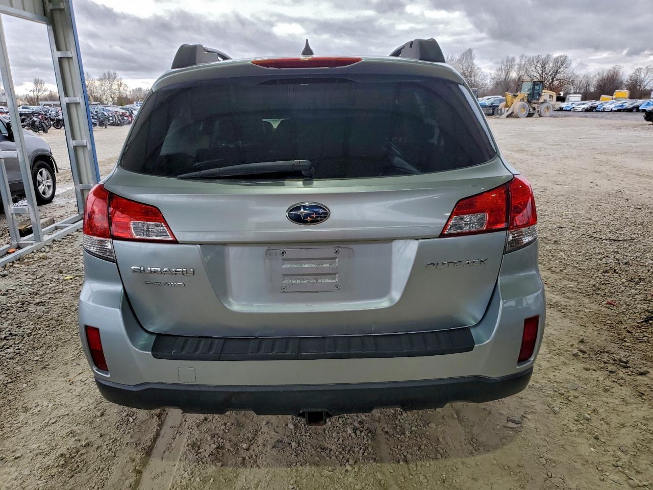 2013 SUBARU Outback