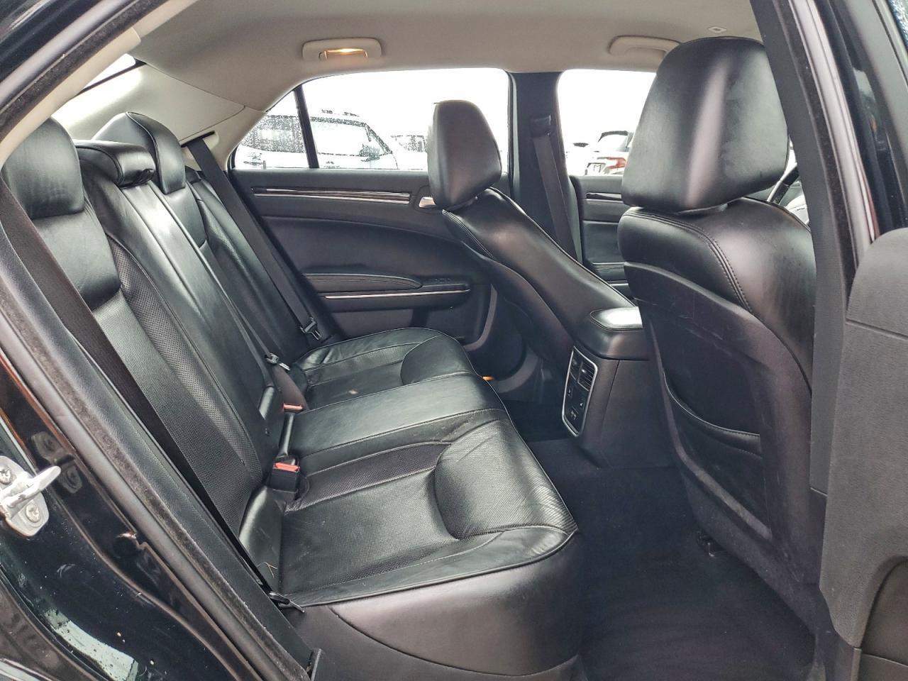 2019 CHRYSLER 300