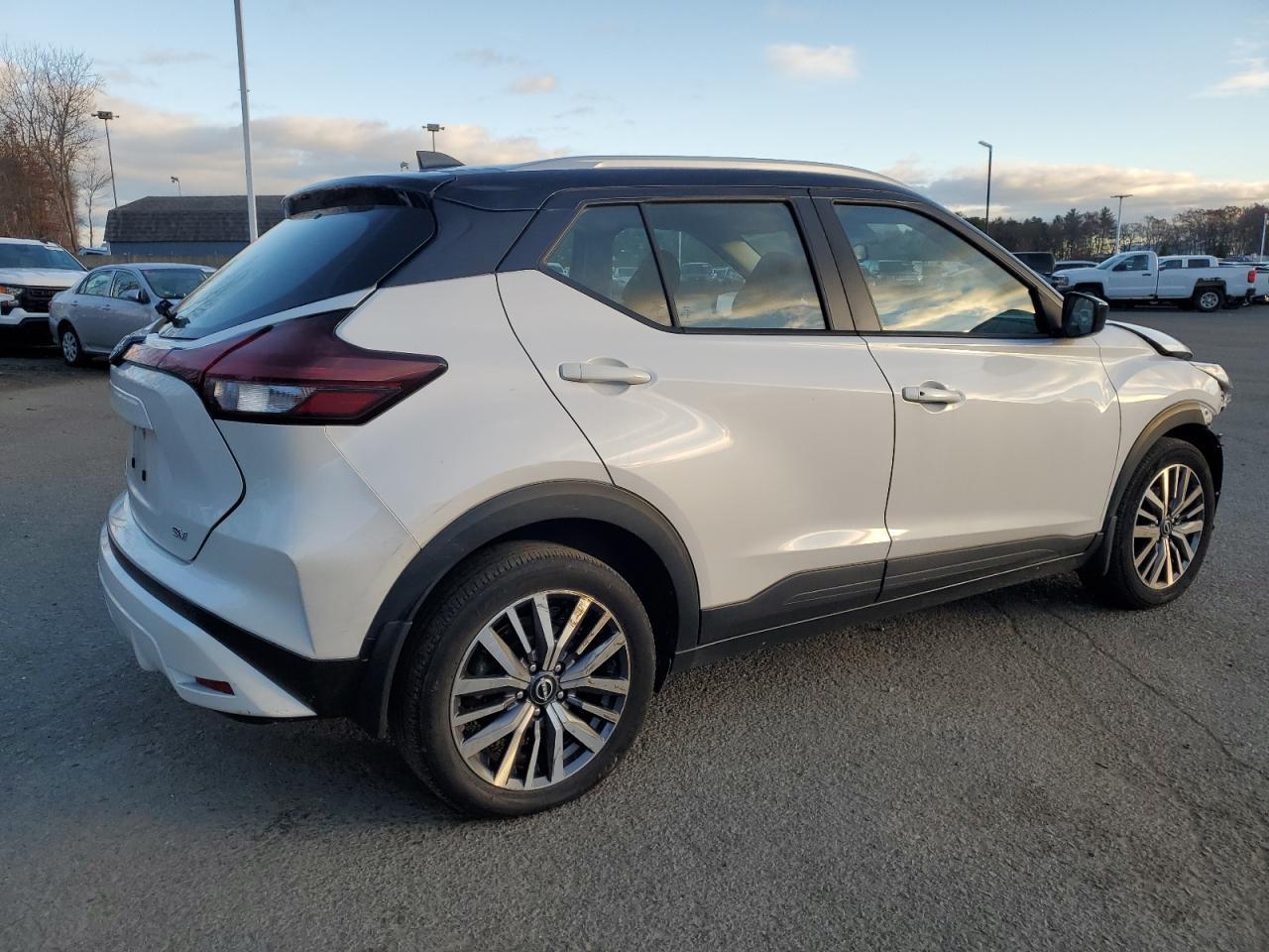 2023 NISSAN KICKS