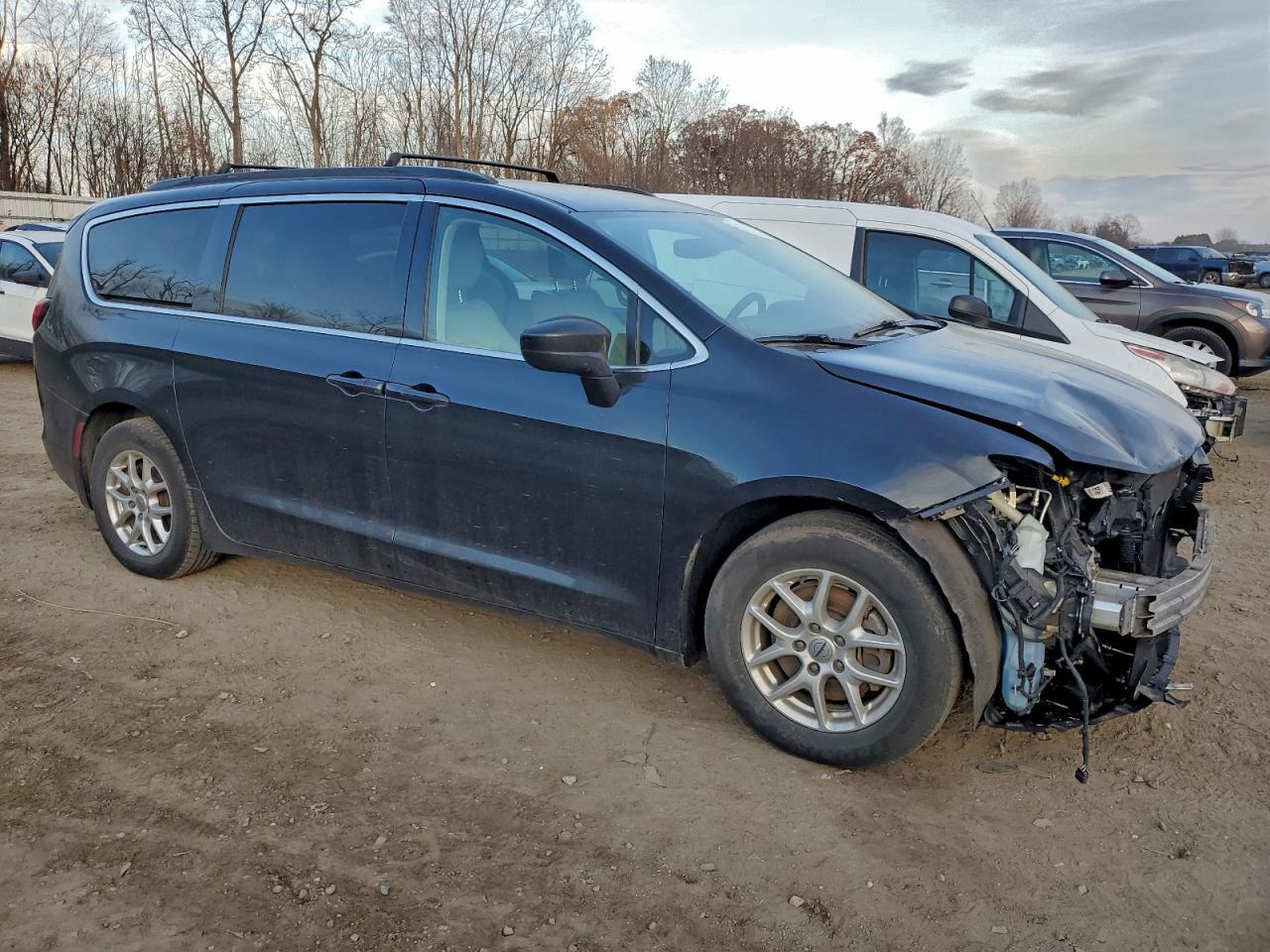 2021 CHRYSLER Voyager