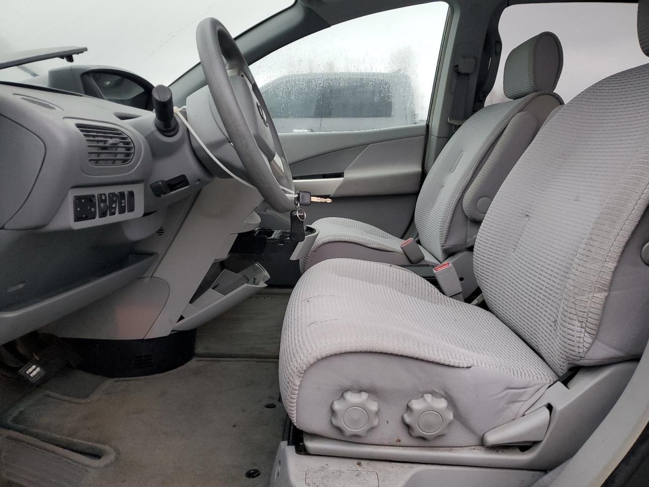 2004 NISSAN Quest