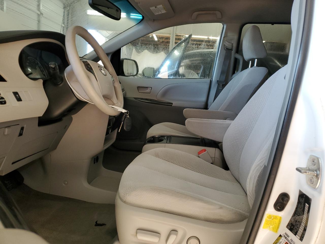 2012 TOYOTA SIENNA