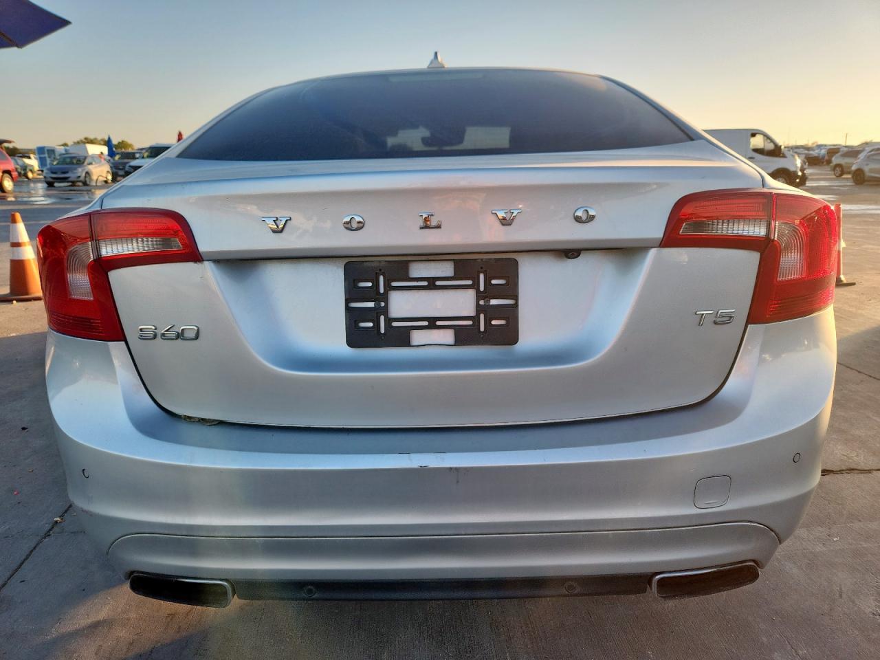 2015 VOLVO S60