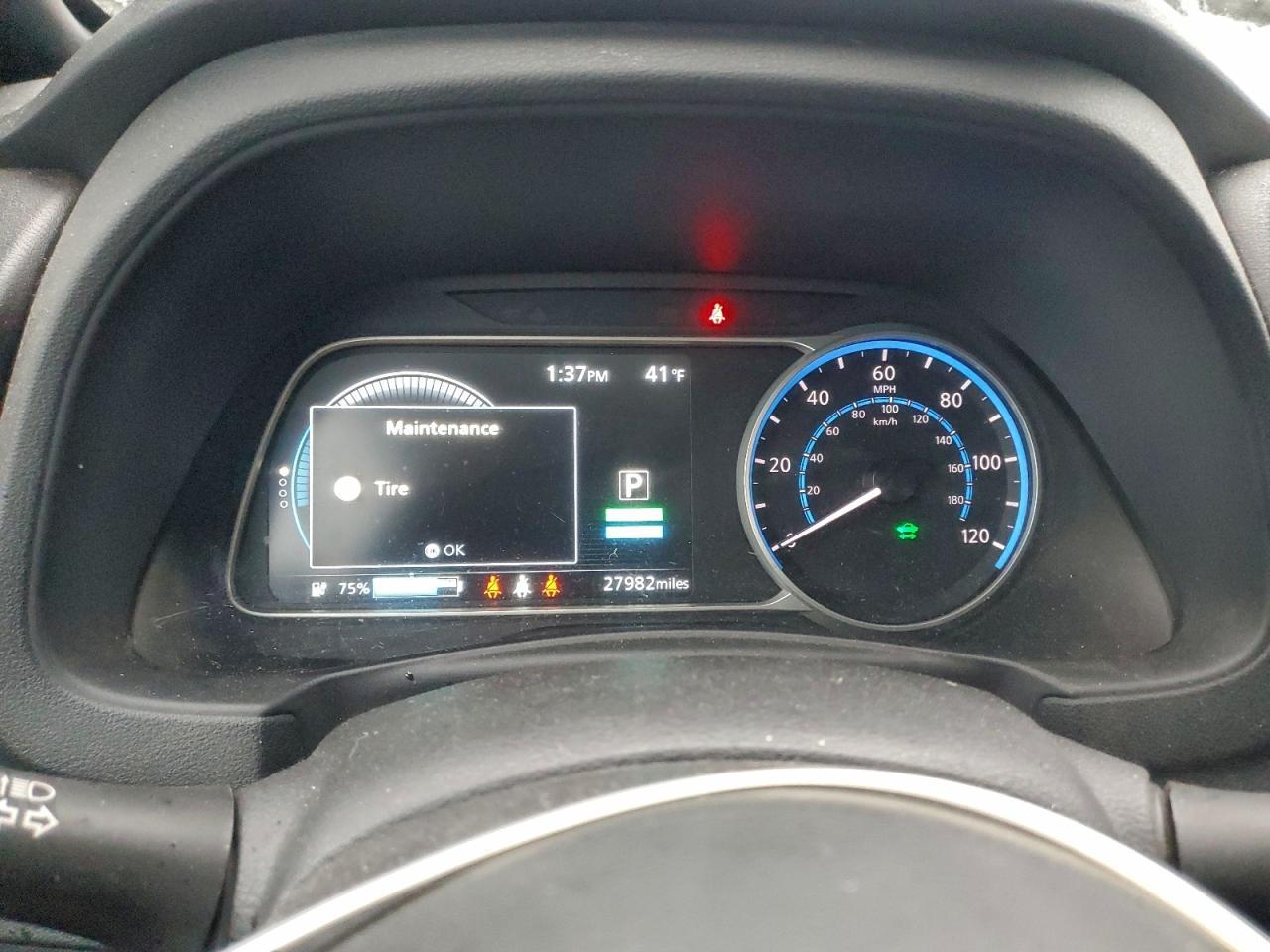 2023 NISSAN LEAF