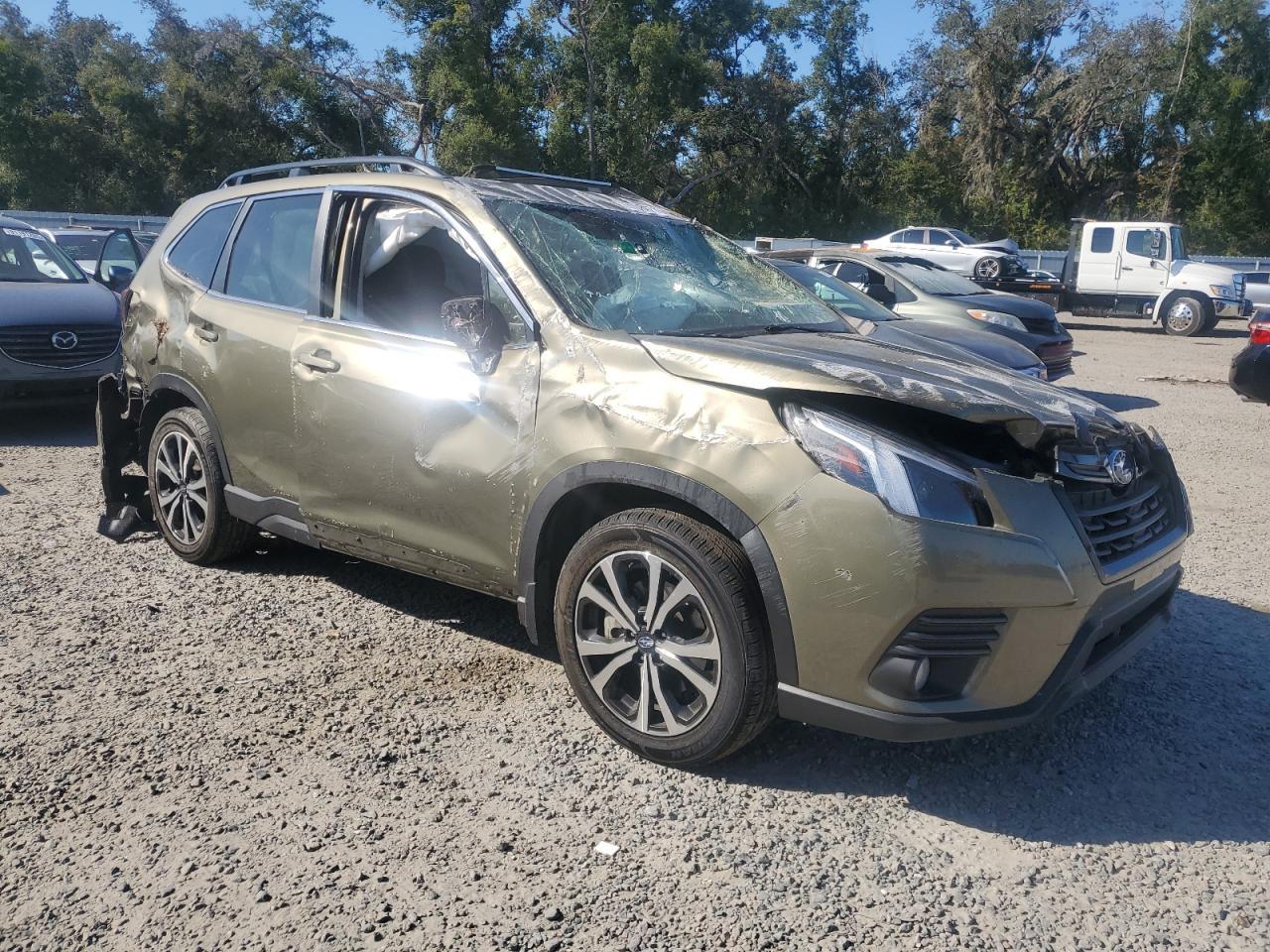 2022 SUBARU FORESTER