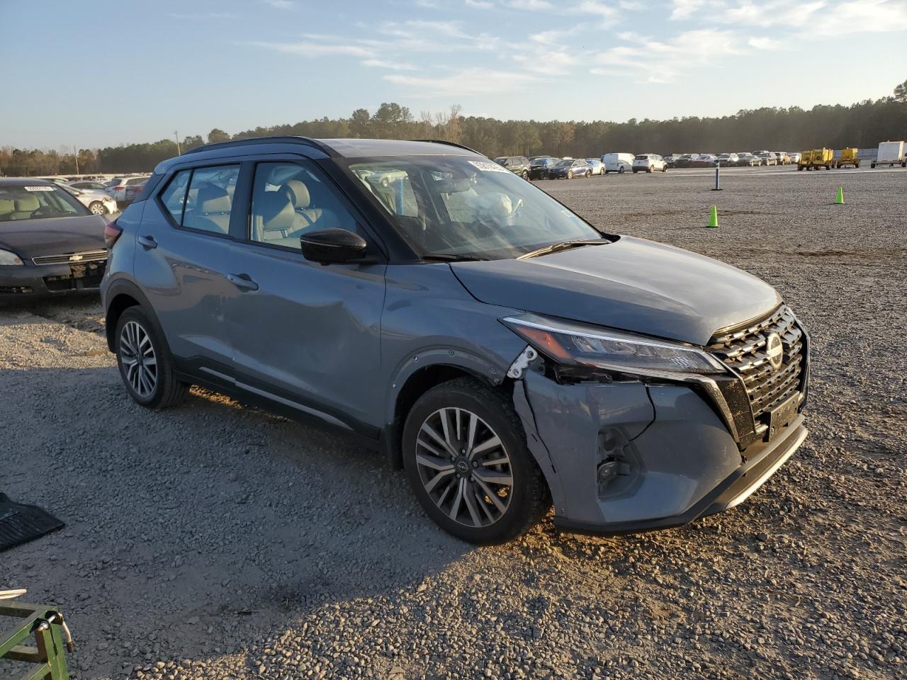 2023 NISSAN KICKS