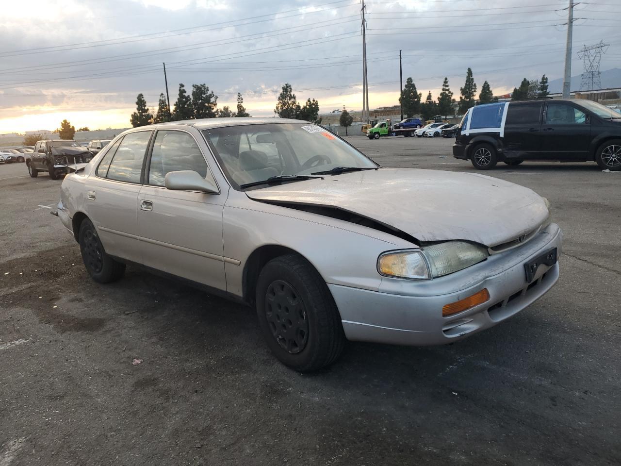 1996 TOYOTA CAMRY