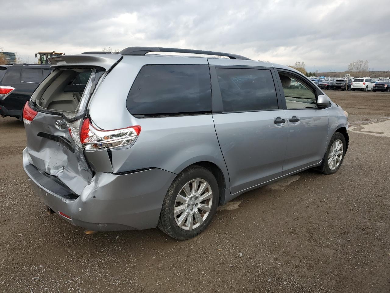 2013 TOYOTA SIENNA