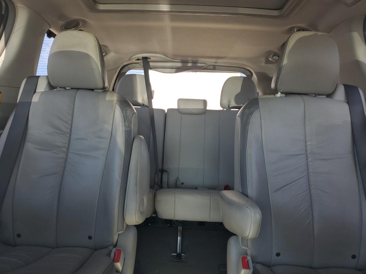2012 TOYOTA SIENNA