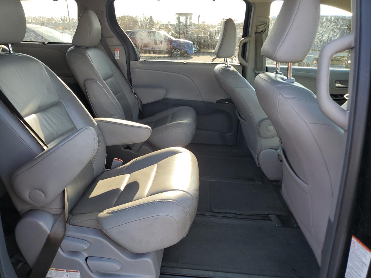 2015 TOYOTA SIENNA