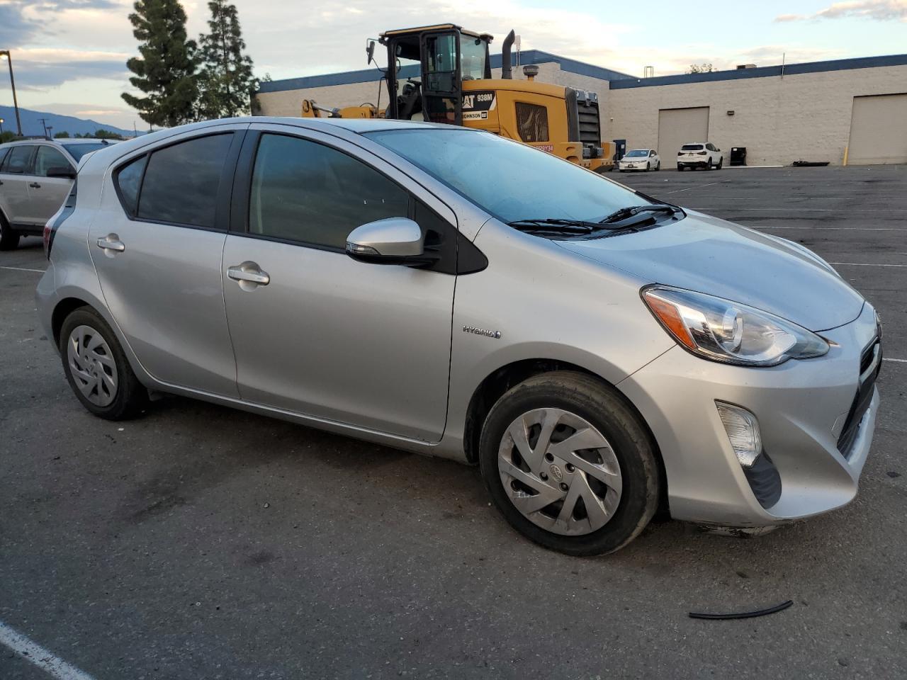 2016 TOYOTA Prius c