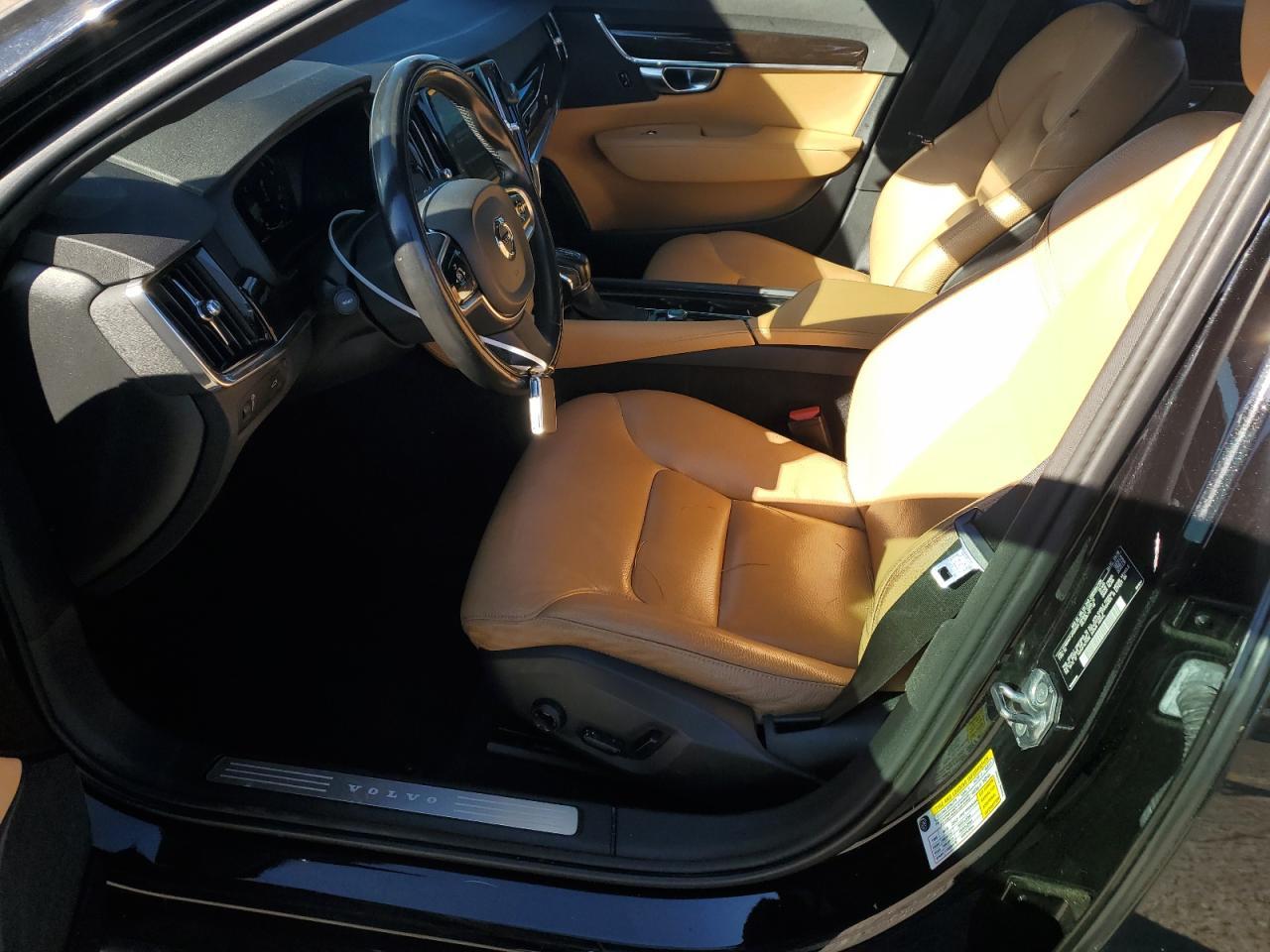 2018 VOLVO S90