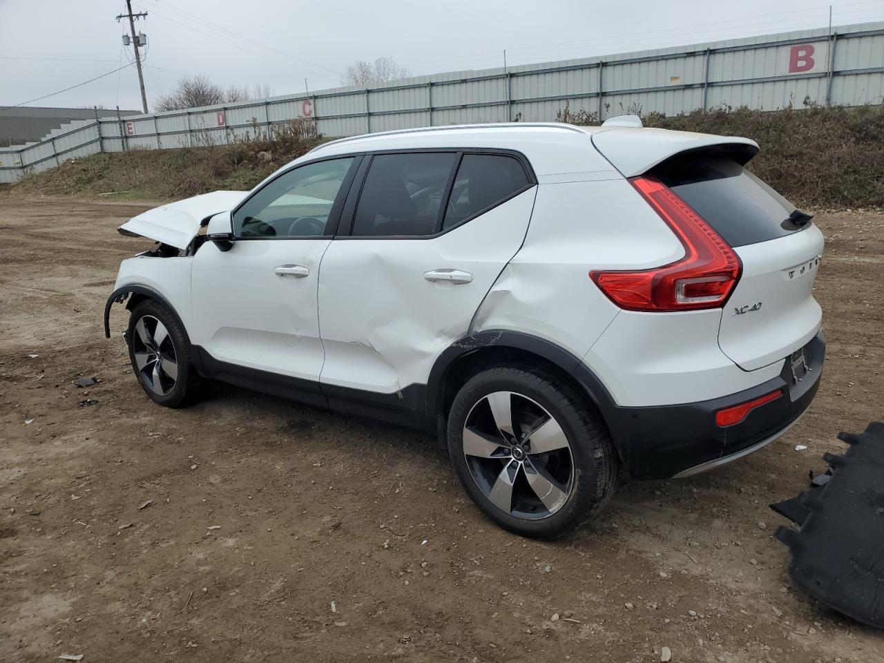 2019 VOLVO XC40