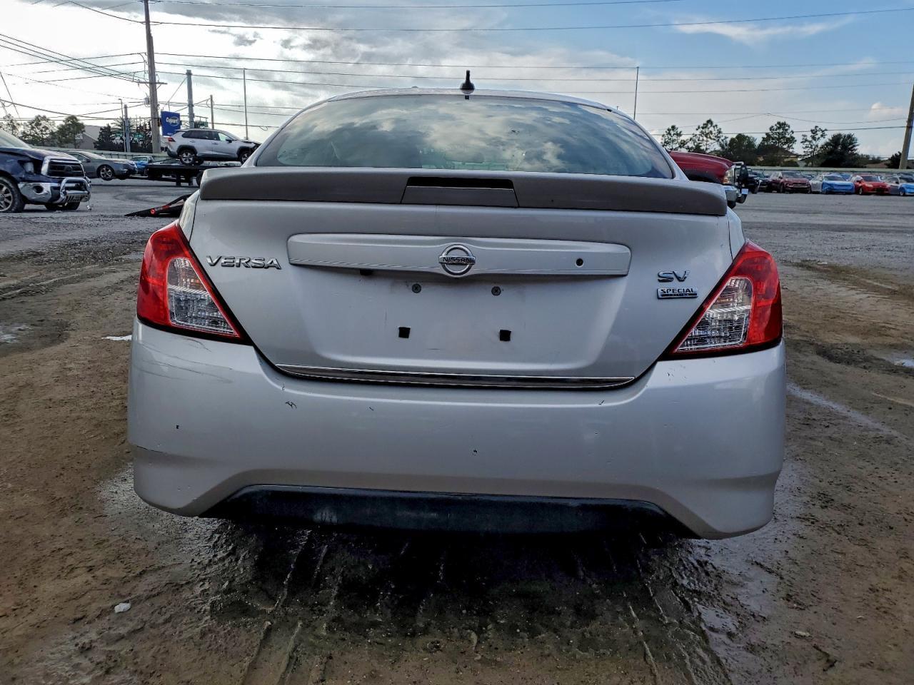 2017 NISSAN VERSA