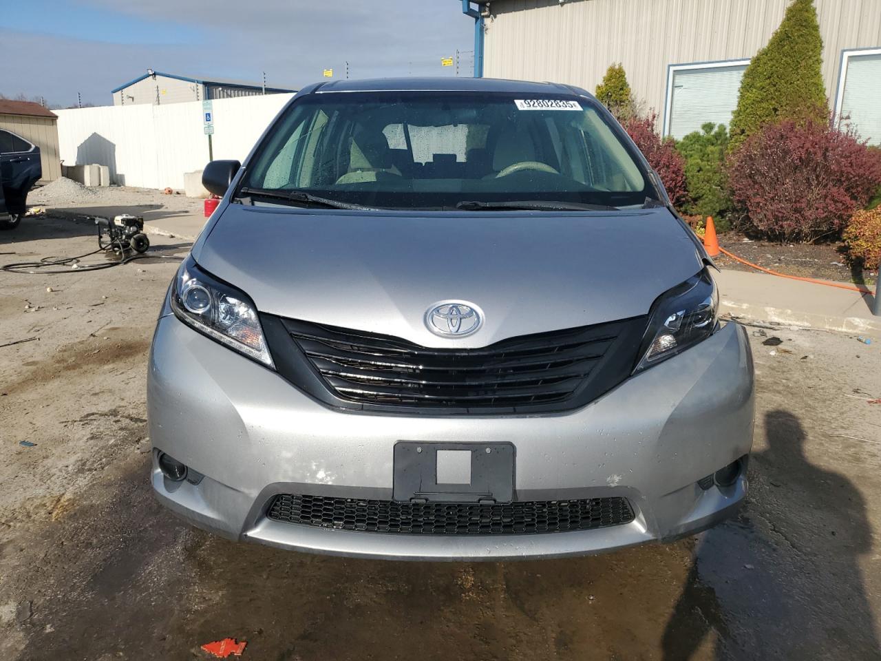 2011 TOYOTA SIENNA