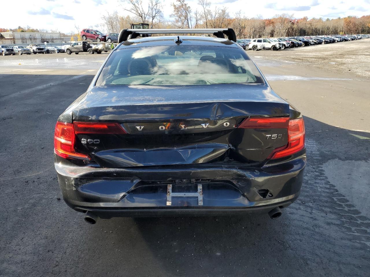 2018 VOLVO S90