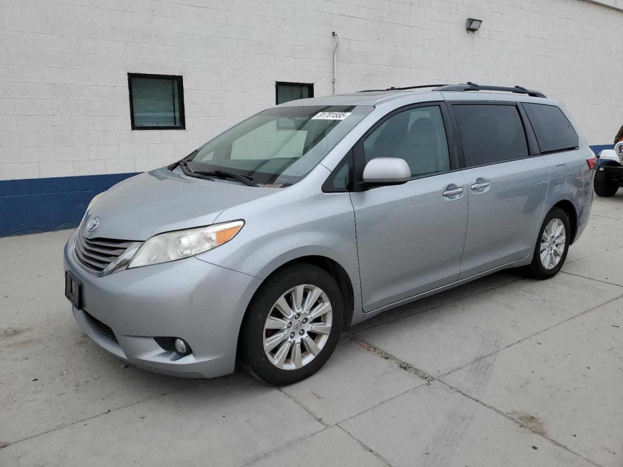 2015 TOYOTA SIENNA