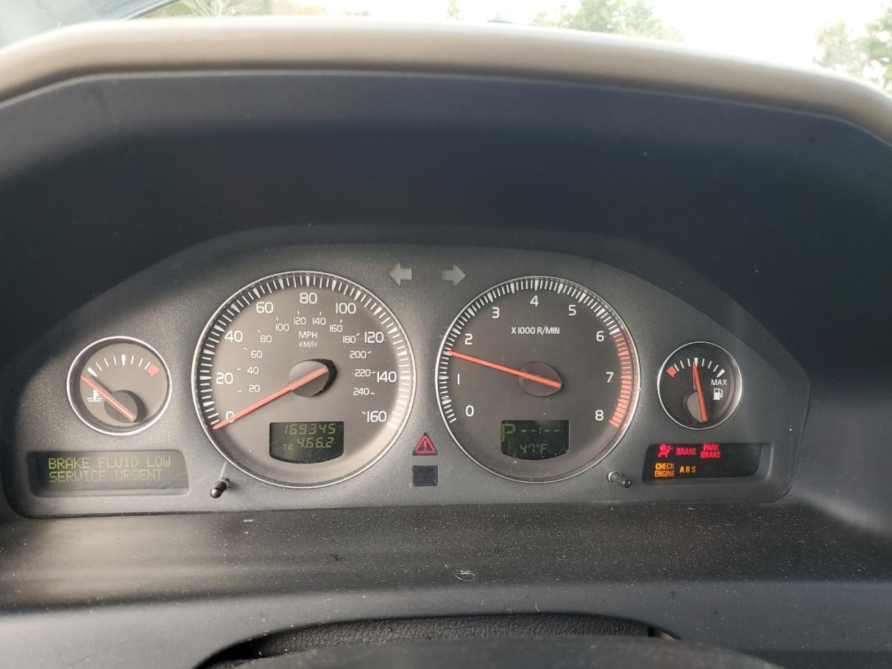 2005 VOLVO XC70