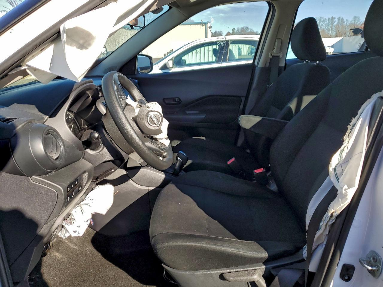 2024 NISSAN KICKS